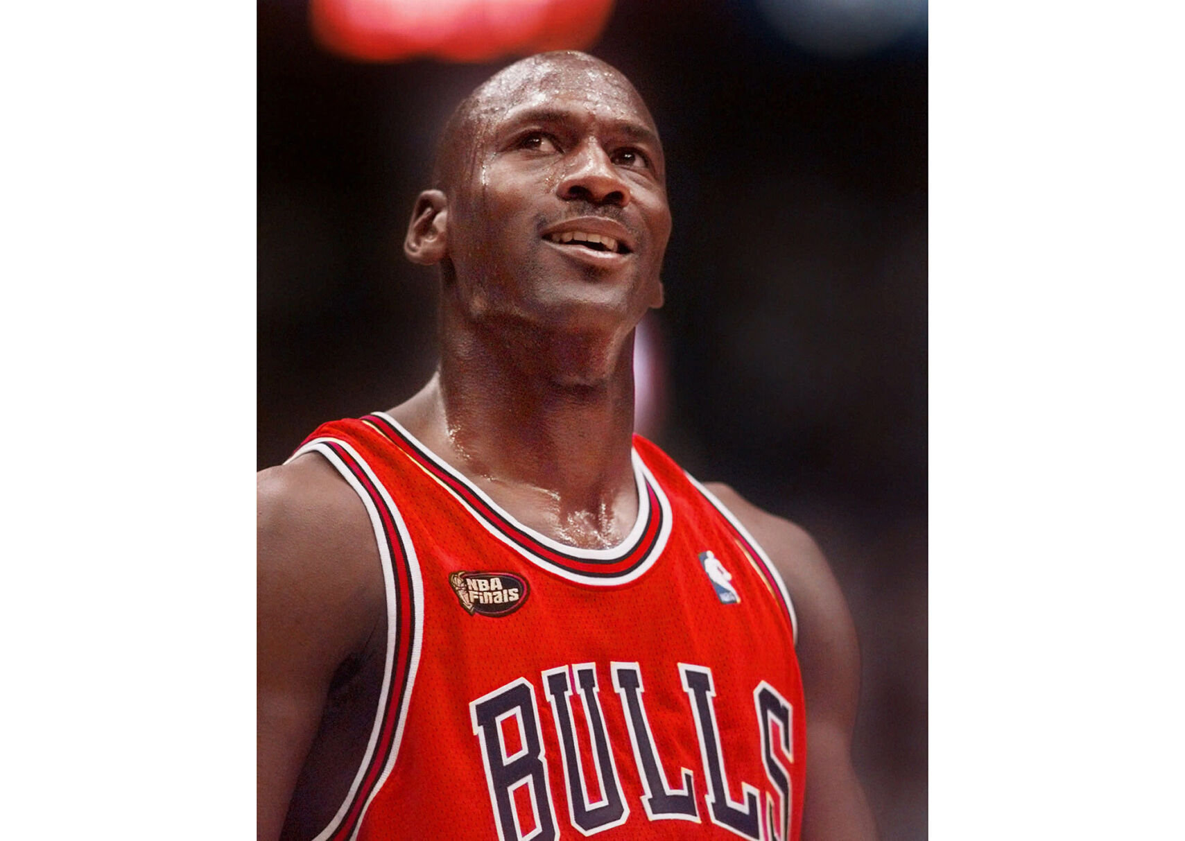 1998: Michael Jordan scores 44 to secure his 10th NBA scoring title
